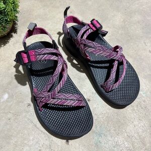 Chaco Pink Sandals Gurls Size‎ 4 Outdoor Camping Hiking Gorpcore Granola Gurl